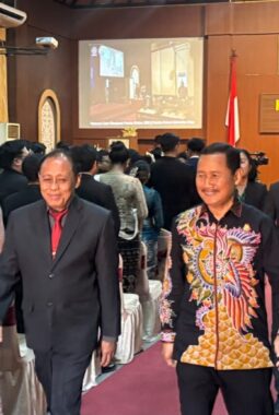 Kajari Denpasar Tekankan Integritas kepada Lulusan Fakultas Hukum Unud