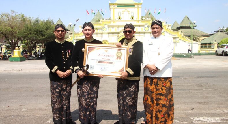 Loyalitas Melayani Berbuah Apresiasi, Kapolresta Sumenep Terima Anugerah di Hari Jadi Sumenep dan Jatim