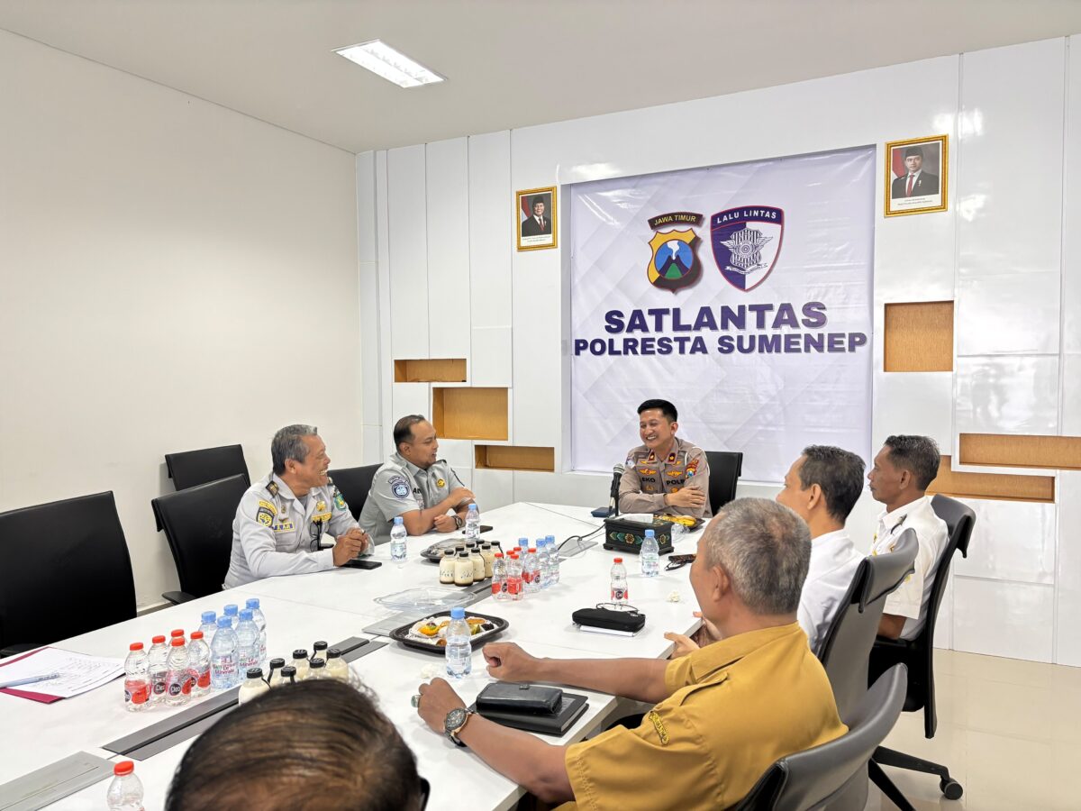 Cegah Laka dan Balap Liar, Satlantas Polresta Sumenep Pasang Pita Kejut di Dua Jalur Rawan