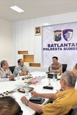 Cegah Laka dan Balap Liar, Satlantas Polresta Sumenep Pasang Pita Kejut di Dua Jalur Rawan
