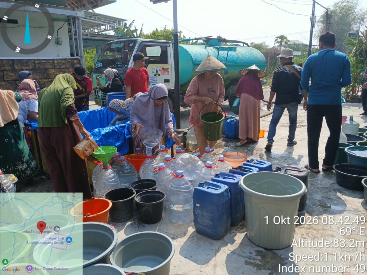LSM GMBI kembali, melalui giat sosialnya Berbagi air bersih Pada warga dusun tanggulangin.Desa Ganggang. Kec Balongpanggang