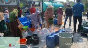 LSM GMBI kembali, melalui giat sosialnya Berbagi air bersih Pada warga dusun tanggulangin.Desa Ganggang. Kec Balongpanggang