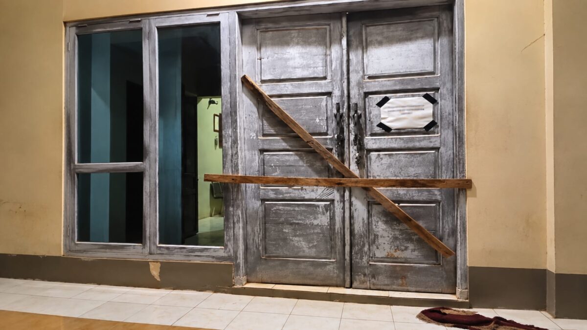 Warga Segel Pustu Blu’uran, Keluhkan Pelayanan dan Keberadaan Tenaga Kesehatan