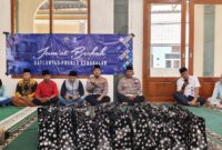 Satlantas Polres Bangkalan Sapa Warga Kelurahan Pejagan dalam Giat Jumat Berkah