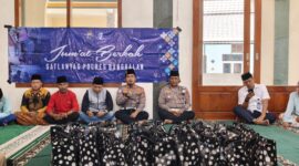Satlantas Polres Bangkalan Sapa Warga Kelurahan Pejagan dalam Giat Jumat Berkah
