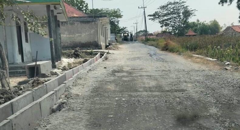 Proyek Jalan Madupat Omben Diduga Tak Sesuai, Konsultan Pengawas Diminta Hentikan Pekerjaan