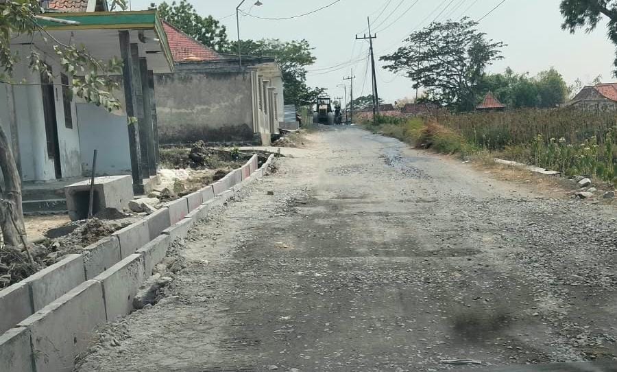Proyek Jalan Madupat Omben Diduga Tak Sesuai, Konsultan Pengawas Diminta Hentikan Pekerjaan
