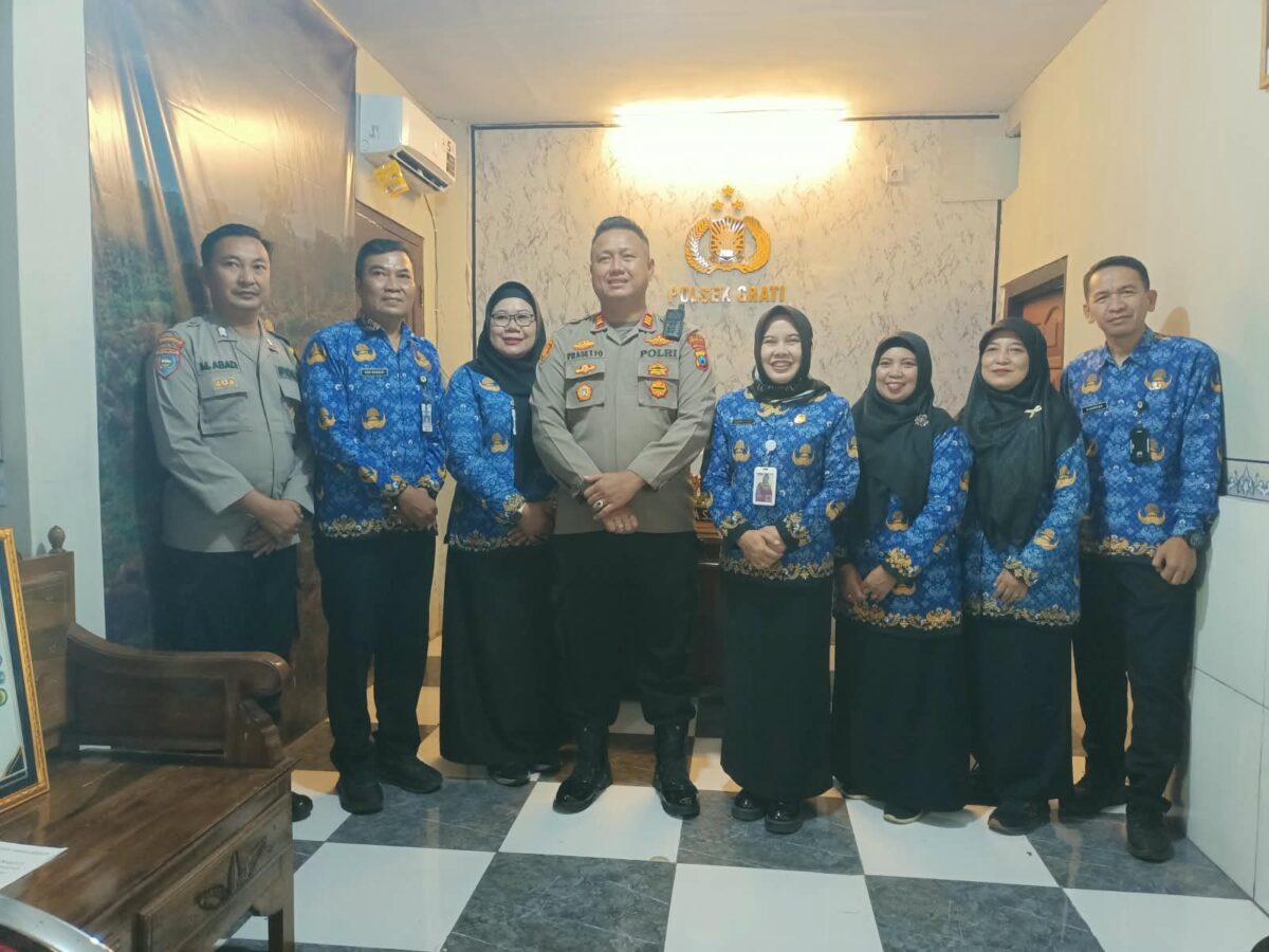 Kapolsek Grati Terima Penghargaan Apresiasi dari SMKN 1 Grati Oktober 11, 2026