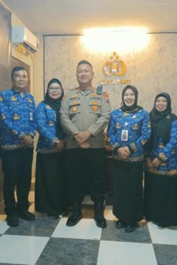 Kapolsek Grati Terima Penghargaan Apresiasi dari SMKN 1 Grati Oktober 11, 2026