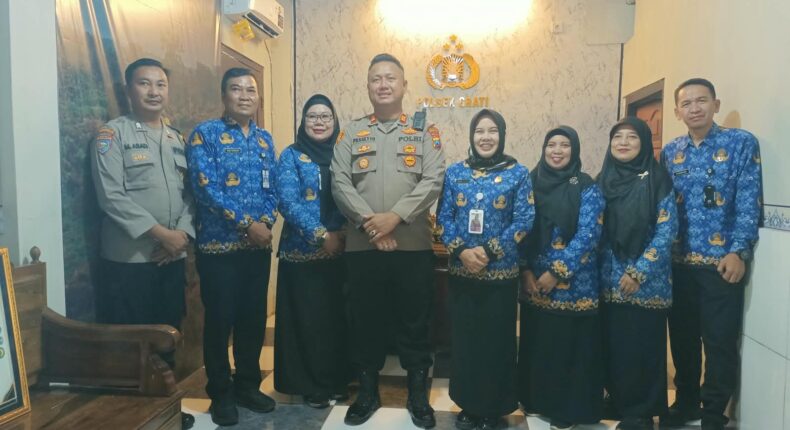 Kapolsek Grati Terima Penghargaan Apresiasi dari SMKN 1 Grati Oktober 11, 2026