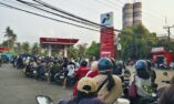 Kelangkaan BBM di Bali Memicu Antrian Panjang di Berbagai Titik Pengisian   