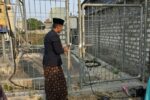 Enam Bulan Somasi Tak Digubris, H. Marsudi Bersama Warga Segel Pintu Masuk Tower di Tanjung Bumi
