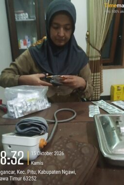 NGAWI – Sebuah usaha rias pengantin di kawasan pemukiman warga di desa ngancar, kecamatan pitu , Kabupaten Ngawi, Jawa Timur, 