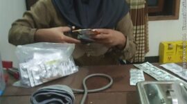 NGAWI – Sebuah usaha rias pengantin di kawasan pemukiman warga di desa ngancar, kecamatan pitu , Kabupaten Ngawi, Jawa Timur, 