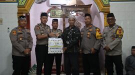 Jumat Keliling di Masjid Al Ishlah, Polres Langkat Berikan Tali Asih dan Ajak Warga Cegah Perundungan