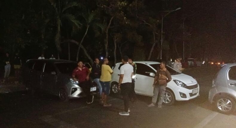 Aksi Penutupan Jalan di Pajarakan Mengakibatkan Terganggunya Arus Lalu Lintas dan Aktivitas Masyarakat