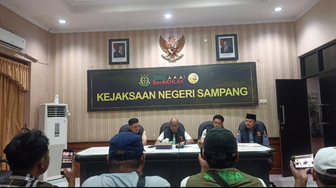 Kejari Sampang Akhirnya Tahan Bendahara RSUD Mohammad Zyn Adakah Tersangka Lain?
