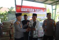 Kapolres Langkat Gelar Jumat Keliling, Salurkan 100 Sak Semen dan Ajak Masyarakat Tangkal Hoaks