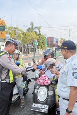 Satlantas Polresta Sumenep Gandeng Jasa Raharja Apresiasi Pengendara Taat Aturan