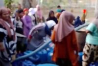 Warga Dusun Dangbigih Mano’an Terima Bantuan 18.000 Liter Air Bersih dari PDAM Bangkalan, Aruf Kenzo Sampaikan Terima Kasih