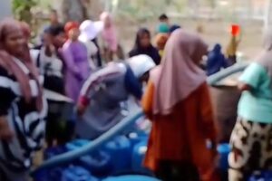Warga Dusun Dangbigih Mano’an Terima Bantuan 18.000 Liter Air Bersih dari PDAM Bangkalan, Aruf Kenzo Sampaikan Terima Kasih