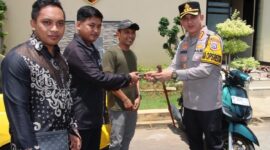 Komitmen Pelayanan Profesional dan Transparan, Kapolresta Sumenep Kombes Pol Ariek Indra Sentanu Serahkan Pinjam Pakai Kendaraan BB Penipuan Rental ke Pemilik