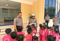 Kasat Lantas Polresta Sumenep Pimpin Edukasi Lalu Lintas di Mapolresta, Siswa Berprestasi Dapat Apresiasi